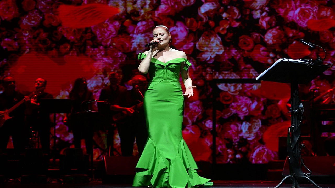 Candan Erçetin İle Konyaaltı’nda Zafer Coşkusu: Müzik Dolu Anlar