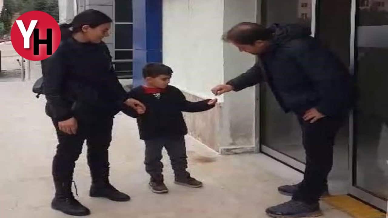 Altın Bileklik Bulan 6 Yaşındaki Çocuk, Polise Teslim Etti!