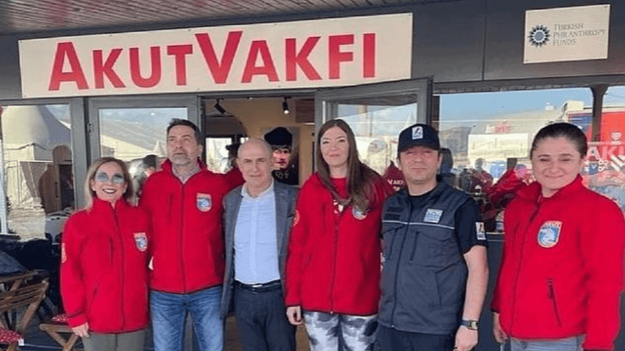 Akut Vakfı Hatay’a Kuaför Hediye Etti