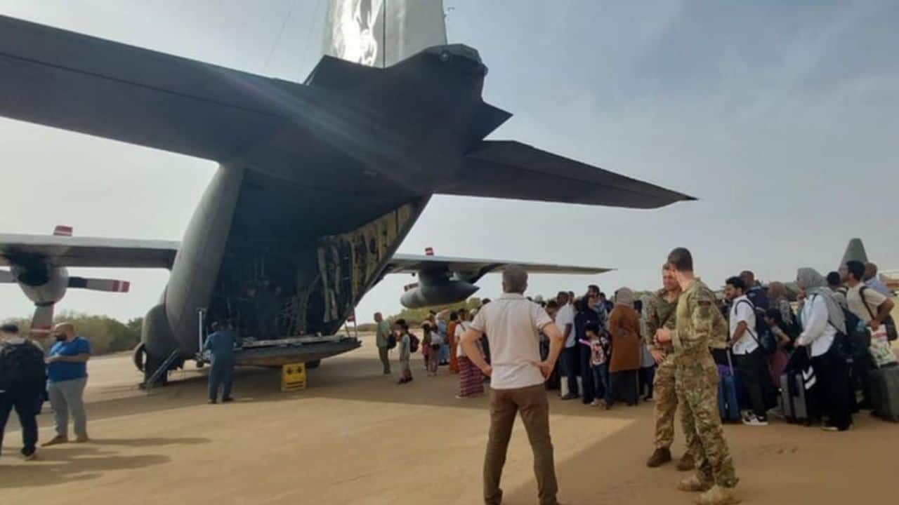 Sudan’da Türk tahliye uçağına ateş açıldı