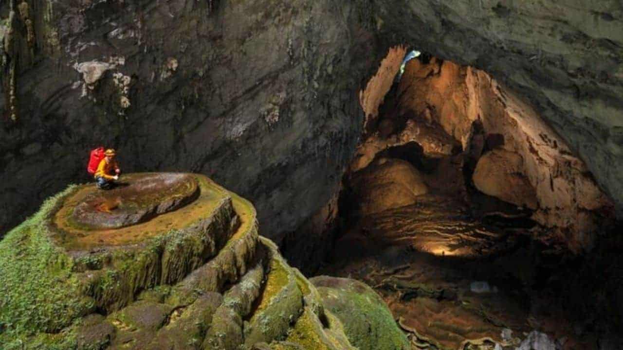 İçinde uçak bile uçabilecek dünyanın en büyük mağarası