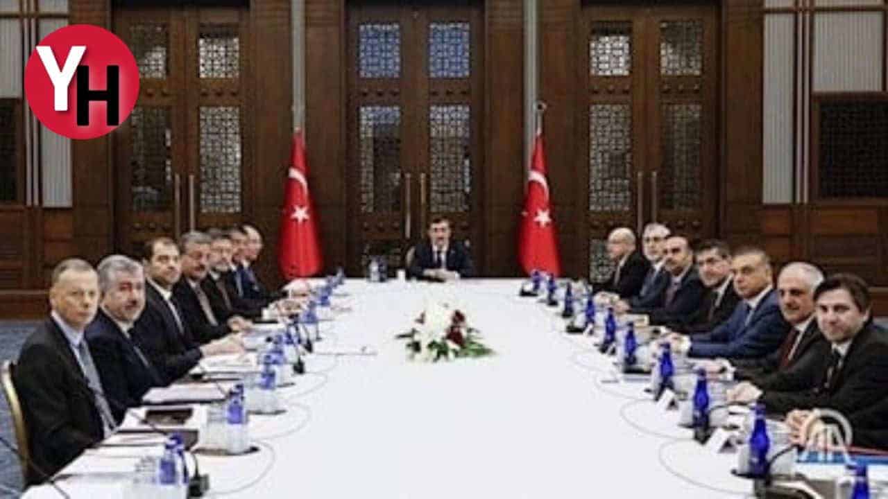 AKP’li Yetkililerin Ekonomi Toplantısına Katılımı Parti-Devlet İlişkileri ve Eleştiriler