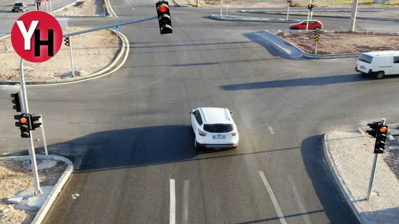 Aksaray’da Kırmızı Işıkta Geçen Sürücüler Dron İle Denetlendi