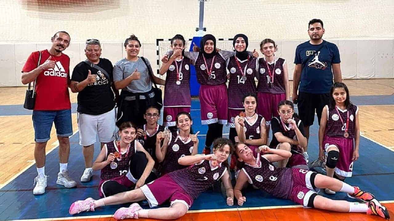 Karaman ANALİG Kız Basketbol Takımı Heyecanla Yarı Finalde!