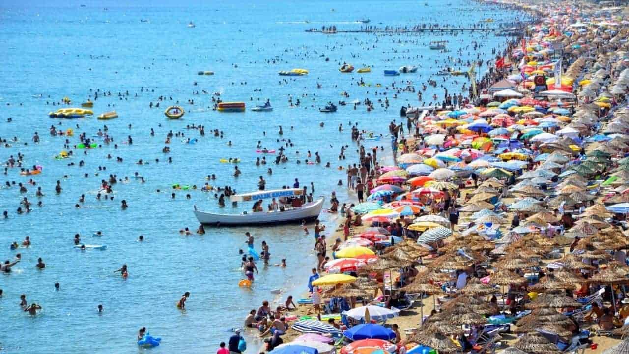 Ayvalık: Tarihi Dokusu, Doğal Güzellikleri ve Lezzetleriyle Ege’nin İncisi