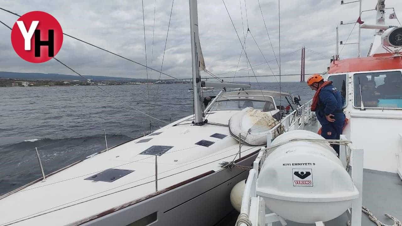 Çanakkale Boğazı’nda sürüklenen tekne kurtarıldı