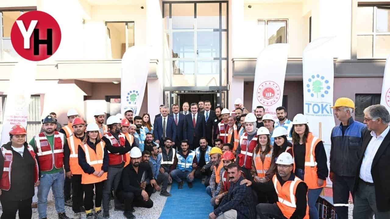 CB Yardımcısı Yılmaz, Deprem Konutları İncelemesinde