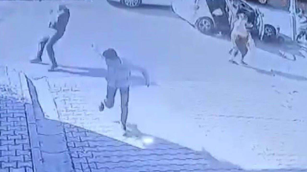 İstanbul’da Çifte Silahlı Saldırı Anı Kamerada Yakalandı!