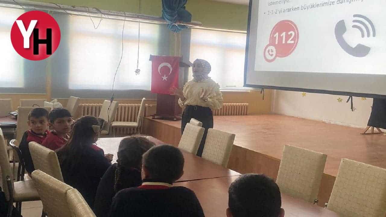 Çıldır’da Öğrencilere Sağlık Eğitimi Veriliyor