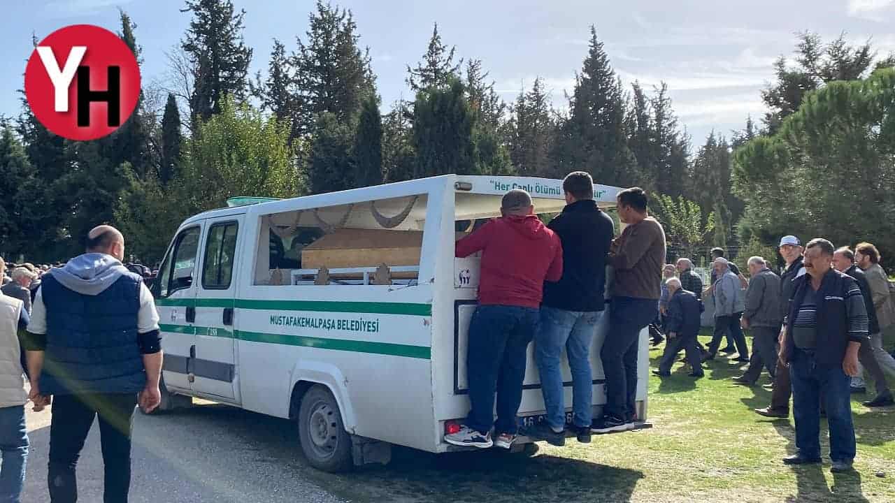 Cinnet Kurbanı Anne ve Oğulları Toprağa Verildi