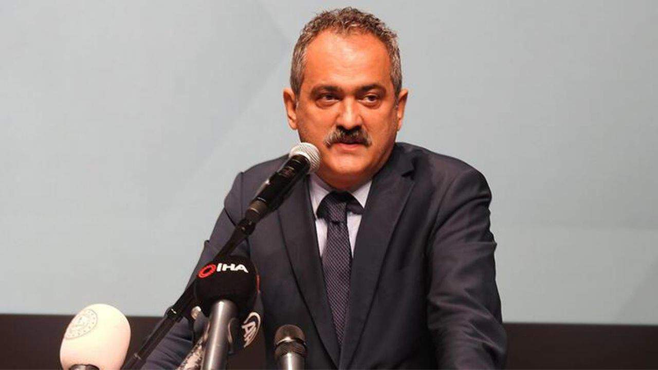 Öğretmenlere müjde: 10 yıl görev süresi şartı 5 yıla iniyor