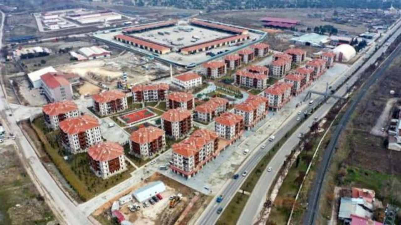 Depremzedeler Yeni Evlerine Kavuşmanın Sevincini Yaşıyor