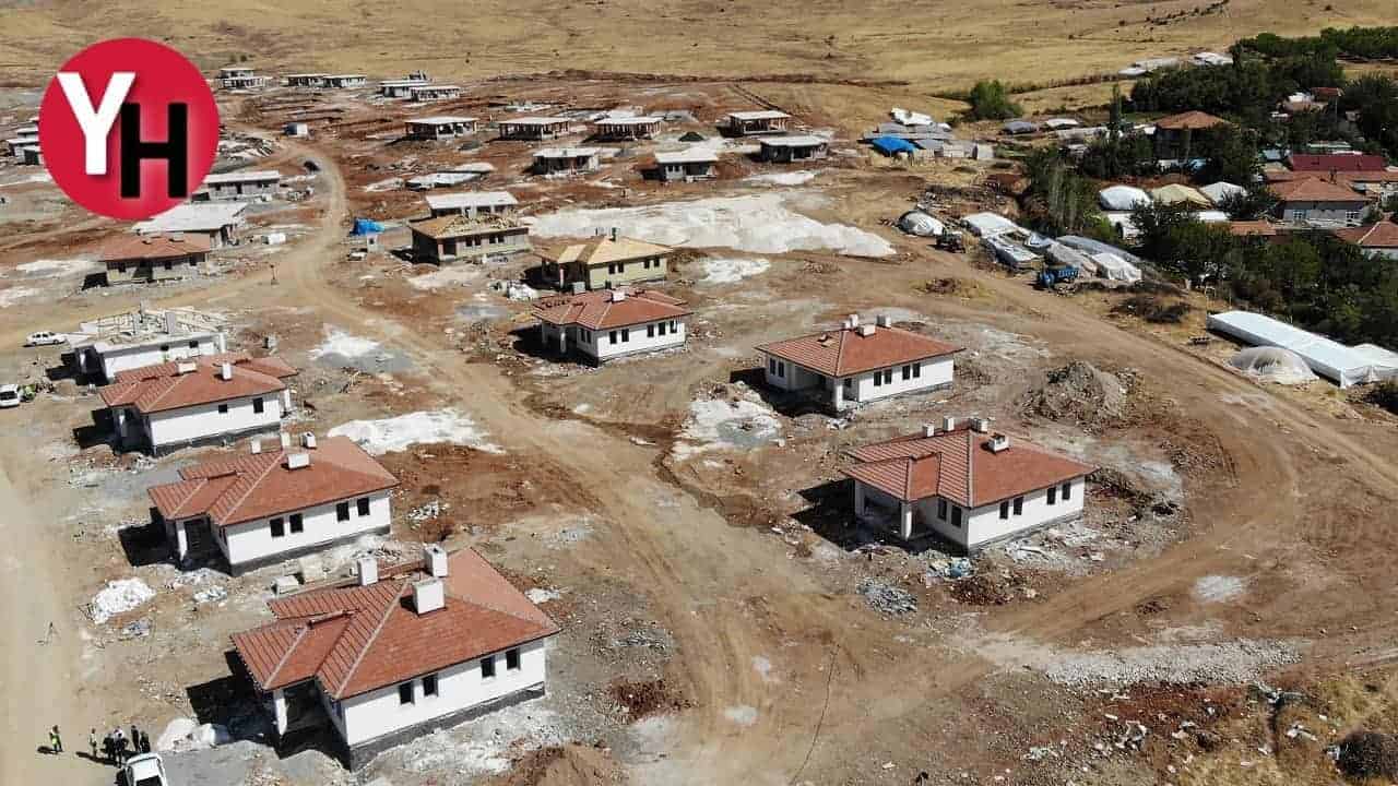 Doğanşehir ilçesinde köy konutlarının yapımı sürüyor