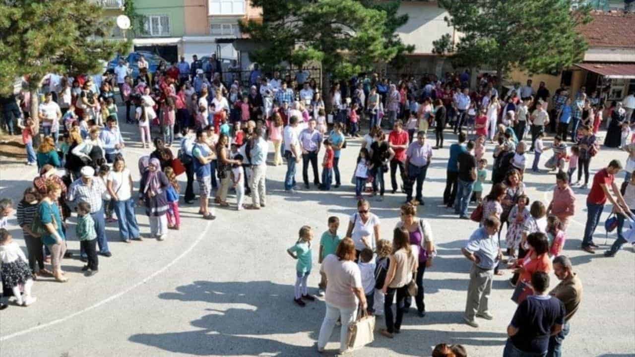 Eğitimde Velilere Yük: 3 Bin TL’lik Klima ve Kitap Talebi