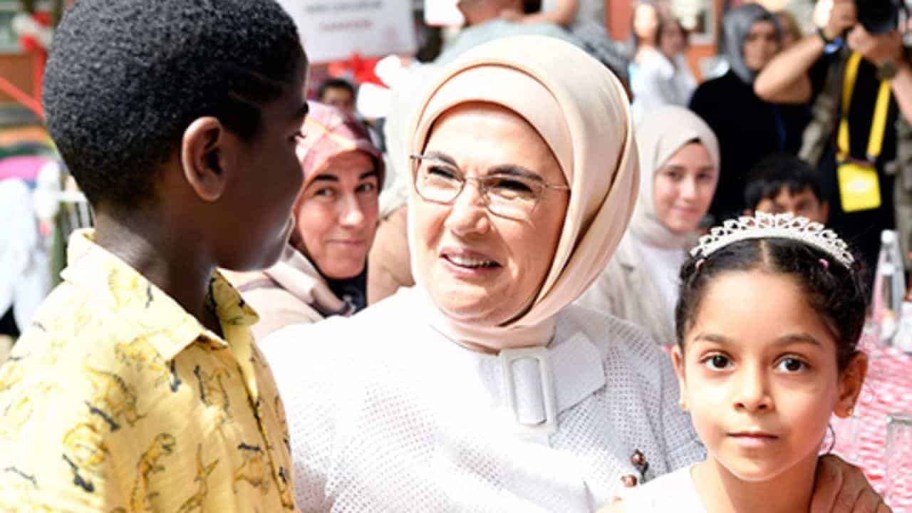 Emine Erdoğan’ın Koruyucu Ailelere Destek İçin Gösterdiği Kararlılık: ‘Gönül Elçileri’yle Toplum Kalkınmasına Katkı