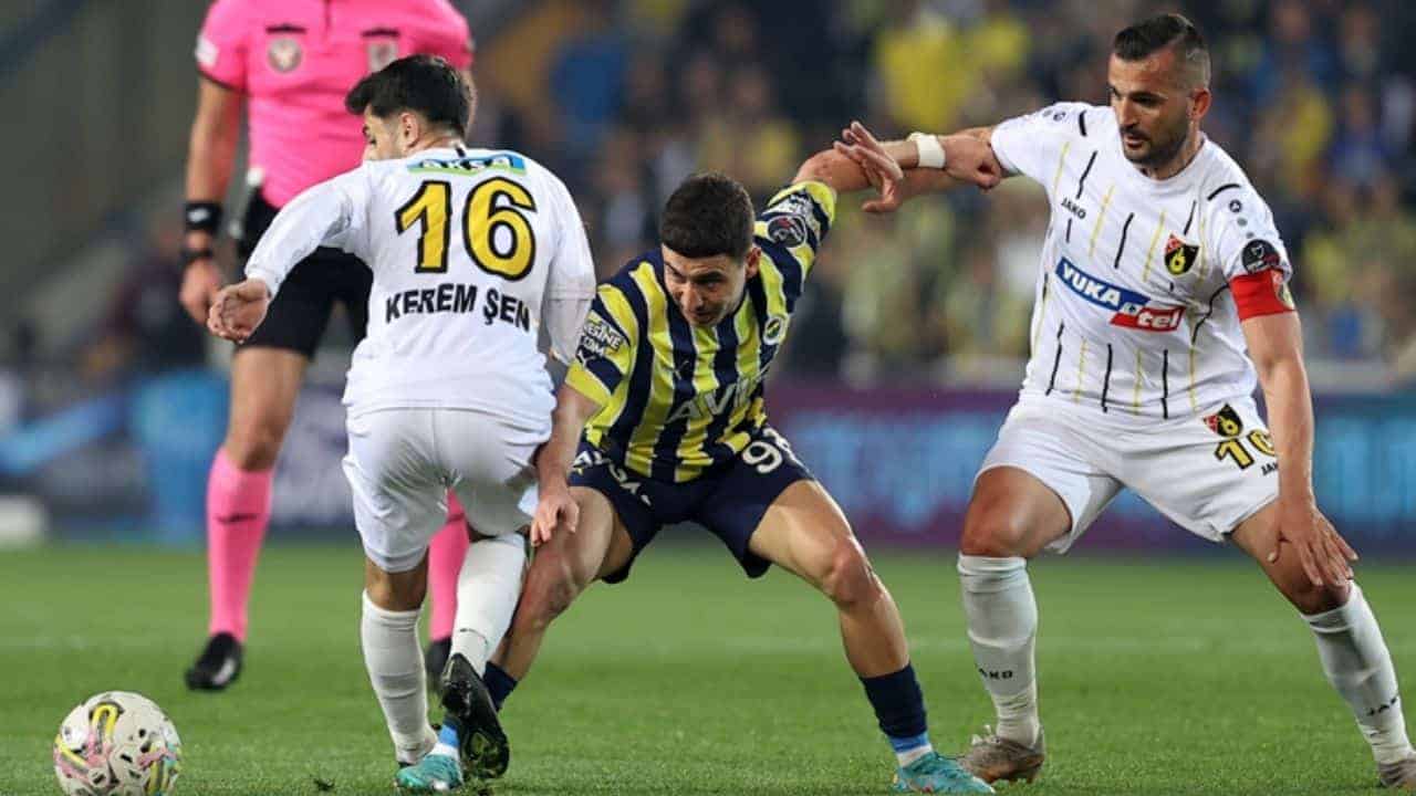 Emre Mor’un Fenerbahçe Macerası: Transferler ve Ayrılık Heyecanı!