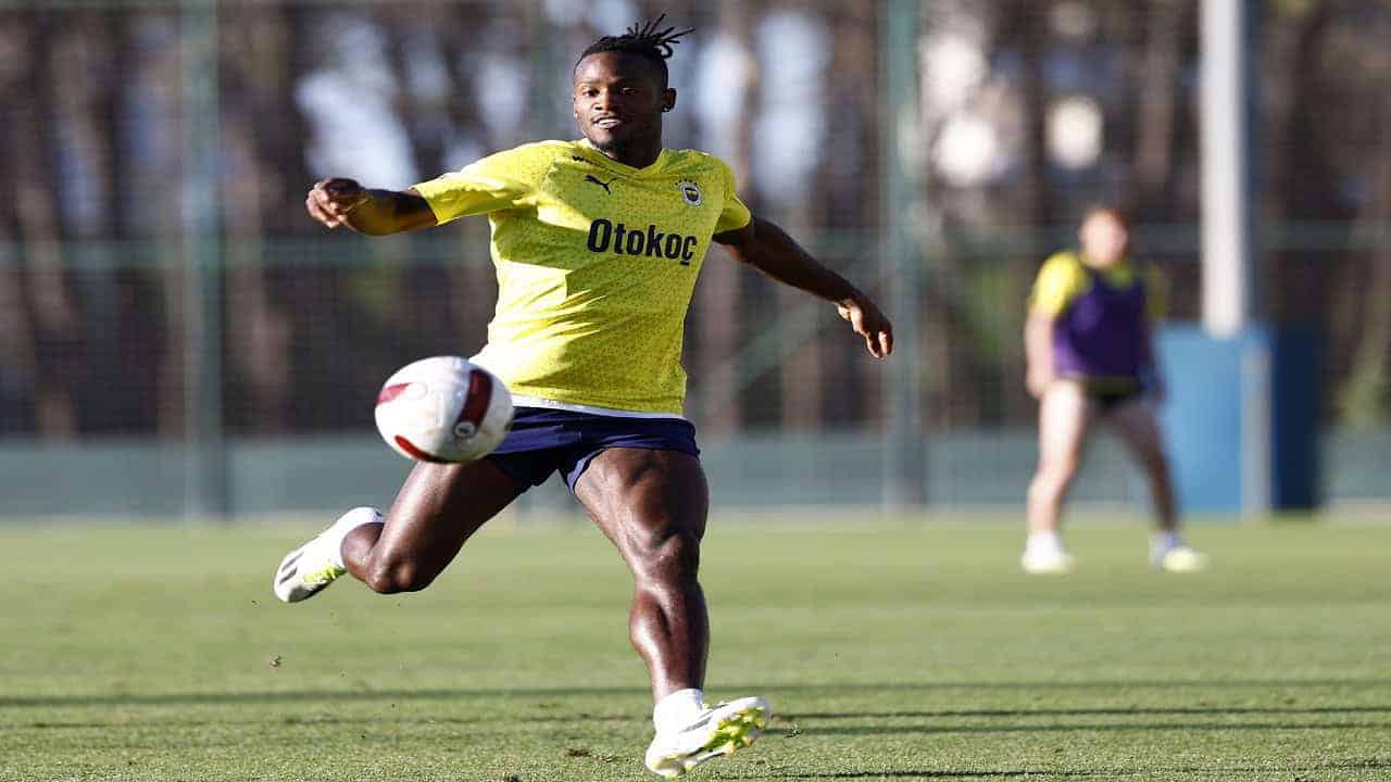 fenerbahce-zimbru-maci-hazirliklarinin-istanbul-etabini-tamamladi.jpg