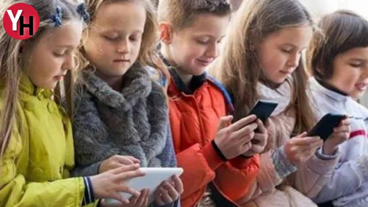 Fransa’da 15 Yaş Altı Öğrencilere Okullarda Cep Telefonu Yasağı Geliyor