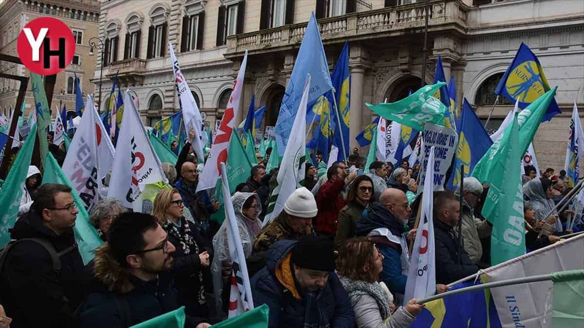 İtalya’da Doktorlar ve Hemşireler Greve Gitti