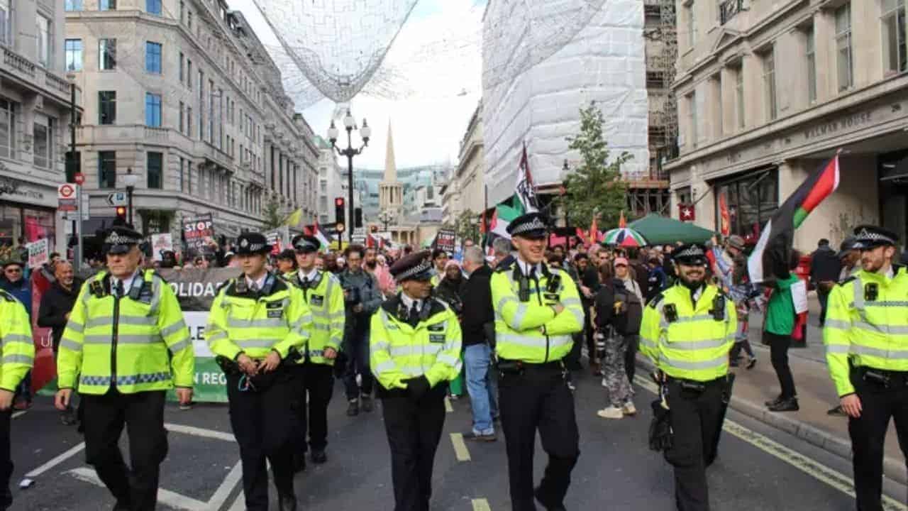Londra’da Gerçekleşen Yürüyüşte 7 Kişi Gözaltına Alındı