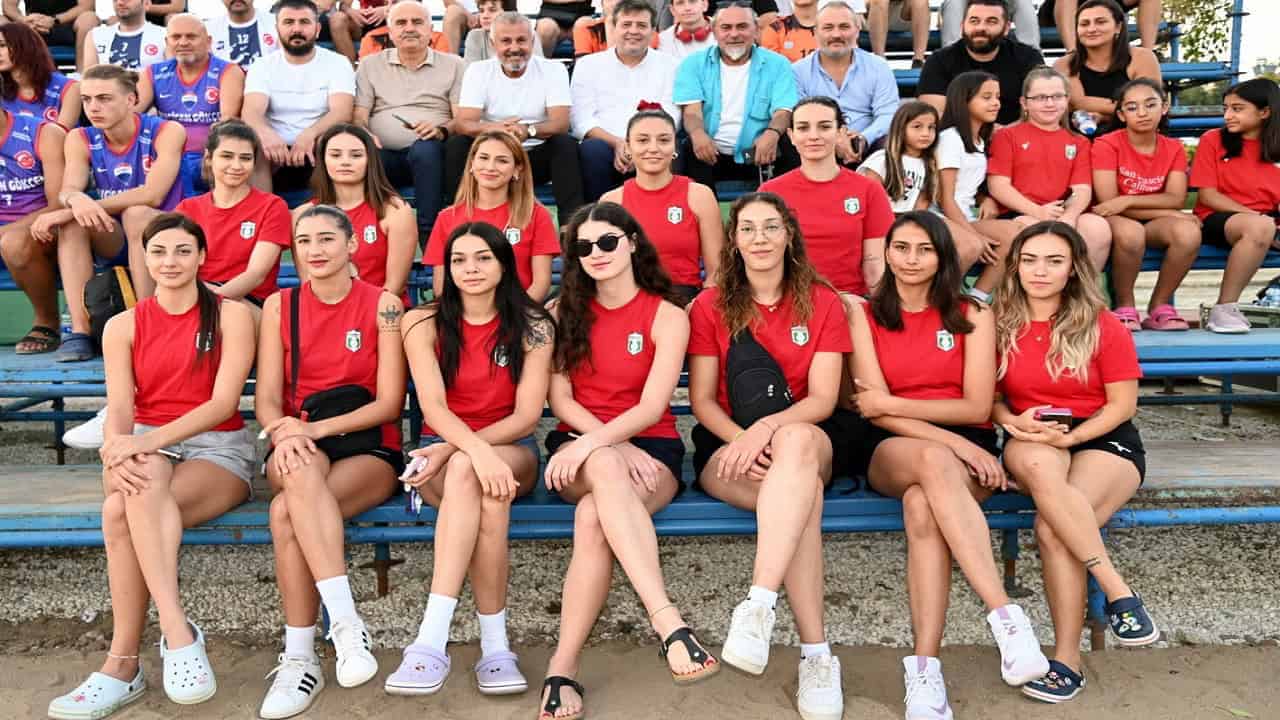 Manavgat’ta Plaj Voleybolu Turnuvası Çoşkusu