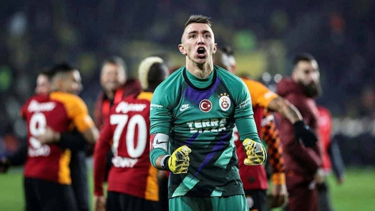 Muslera’nın Geleceği ve Genç Yetenekler: Galatasaray’ın Planları Ortaya Çıkıyor!