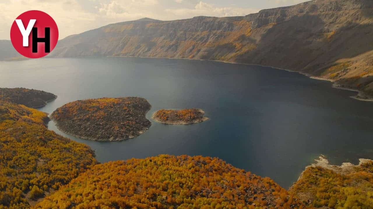 Nemrut Krater Gölü’nde Sonbaharın Büyüsü