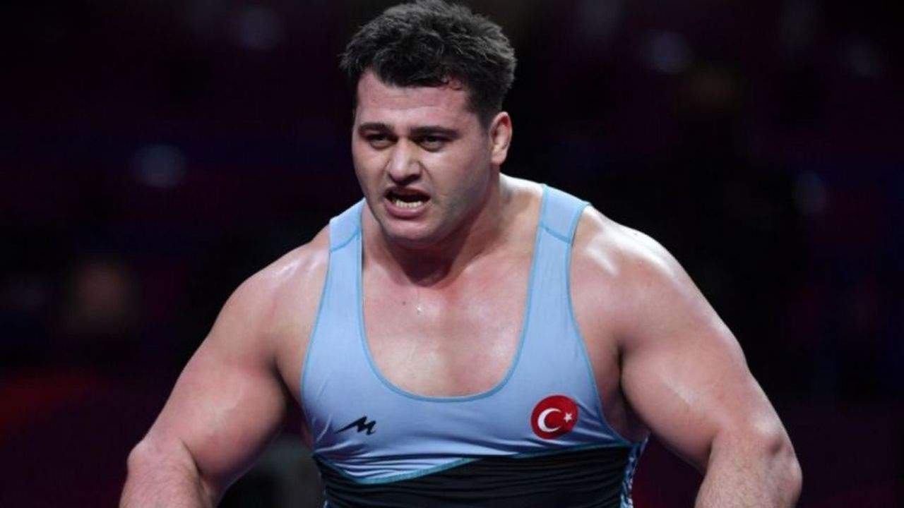 Rıza Kayaalp, 2023 Dünya Grekoromen Şampiyonası’nda Gümüş Madalya Kazanarak Paris 2024 Yolcusu Oldu