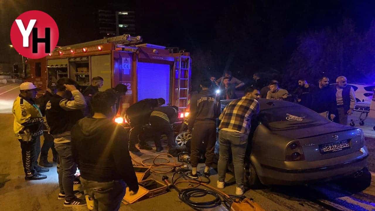 Sıkışan Sürücü Kaza Aracından Zor Kurtarıldı
