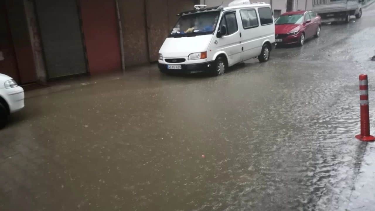 Trabzon Doğusunda Şiddetli Yağışlarla Mücadele: Su Baskınları ve Heyelanlar Uyarısı