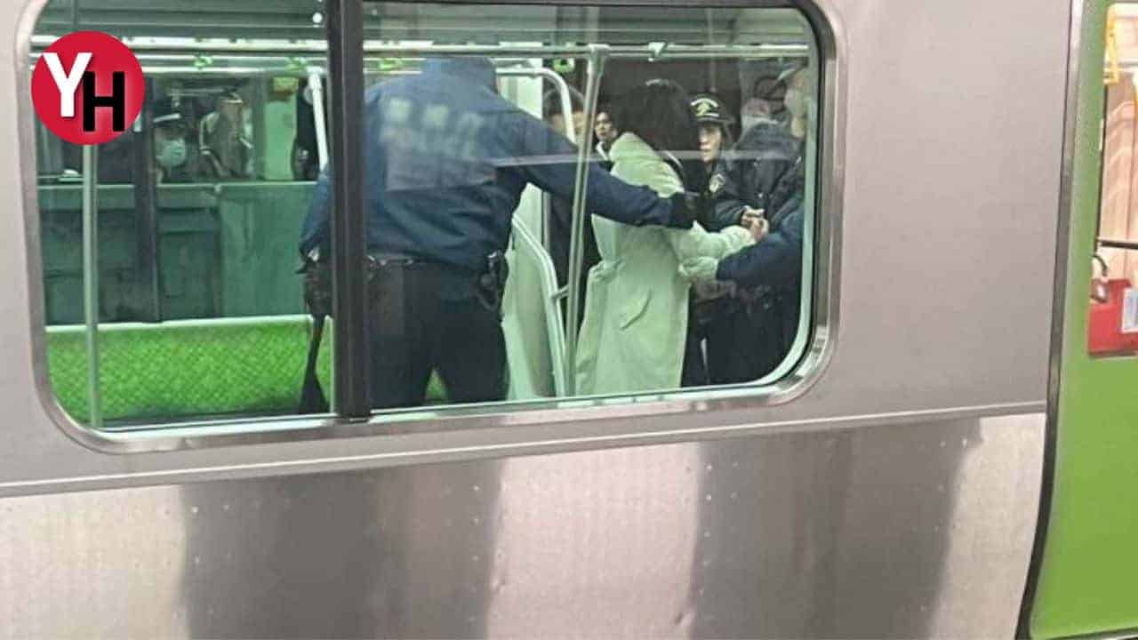 Trende Bıçaklı Saldırı Çok Sayıda Yaralı Var