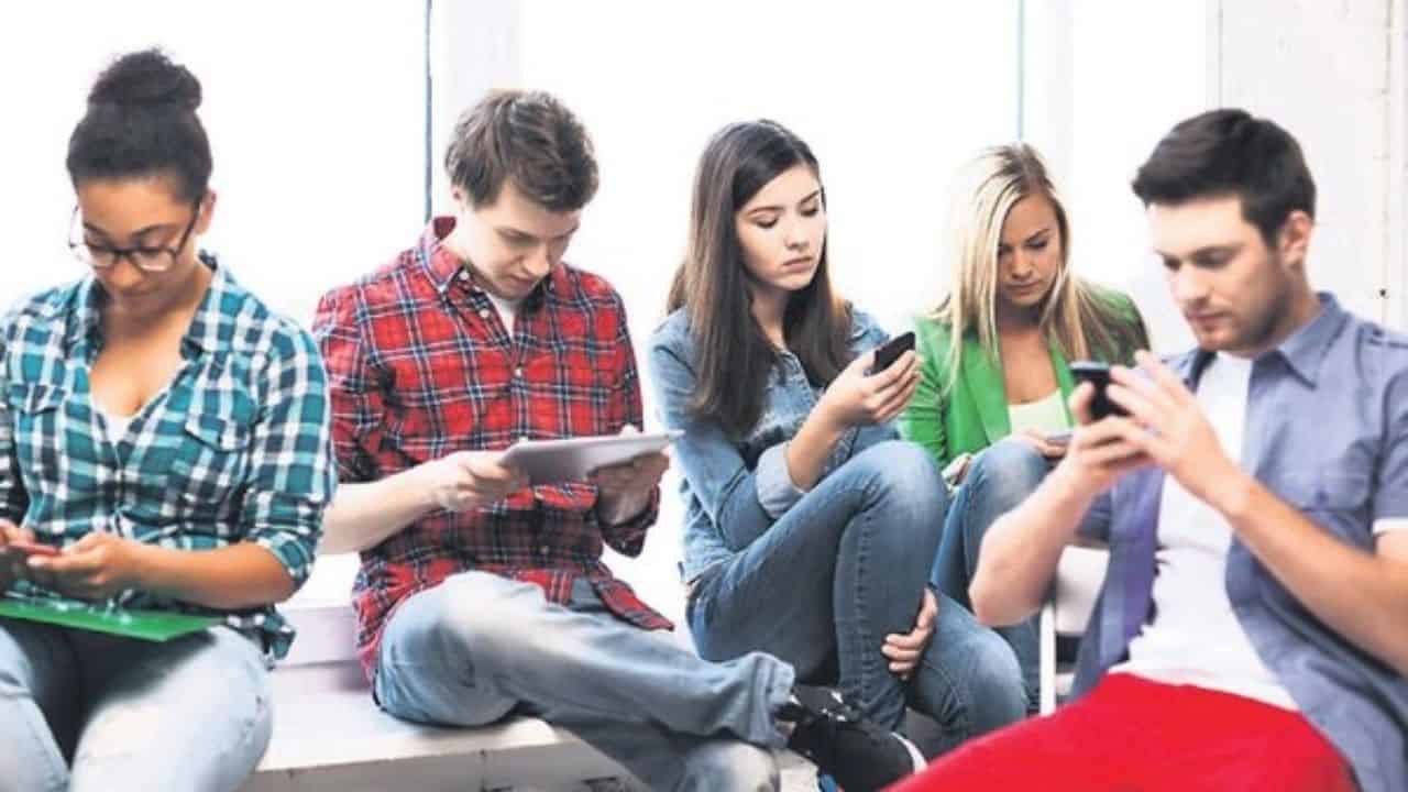 universiteli-genclere-devlet-destegi-10-gb-ucretsiz-internet-ve-teknolojik-cihaz-destegi.jpg