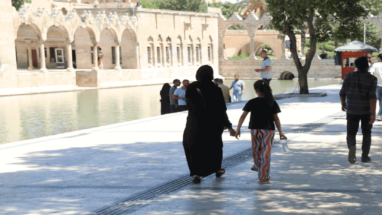 Kavruluyor Şehir: Urfa’da Sıcak Hava Etkisi Devam Ediyor
