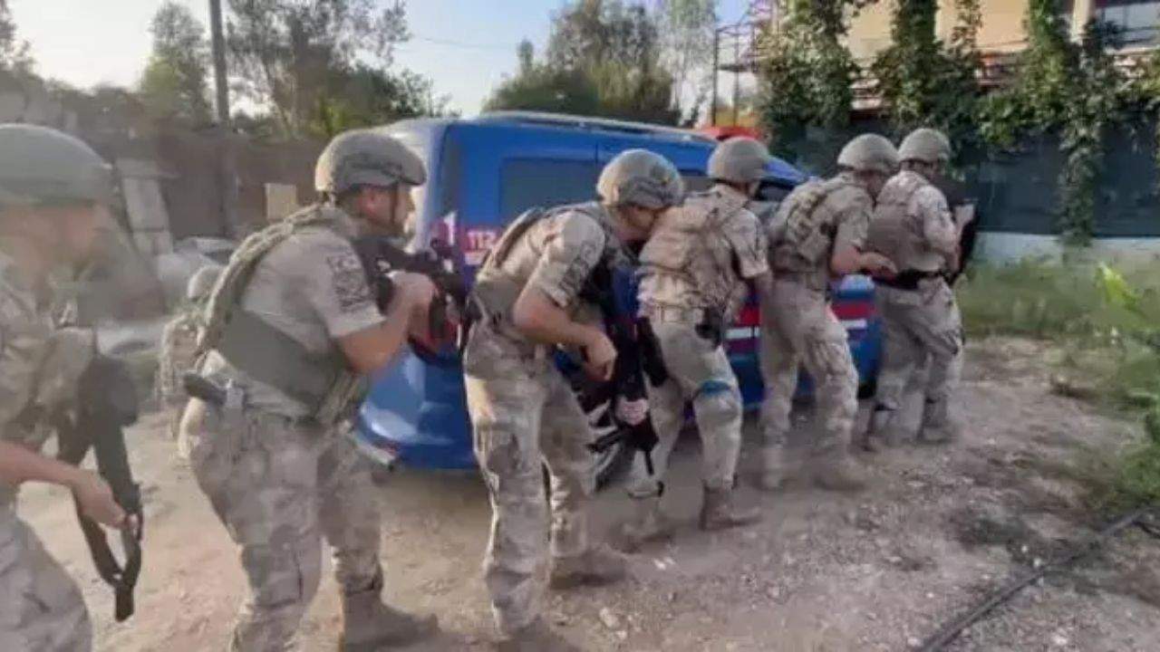 uyusturucu-tacirlerine-karsi-dev-bir-darbe-148-zehir-taciri-yakalandi.jpg