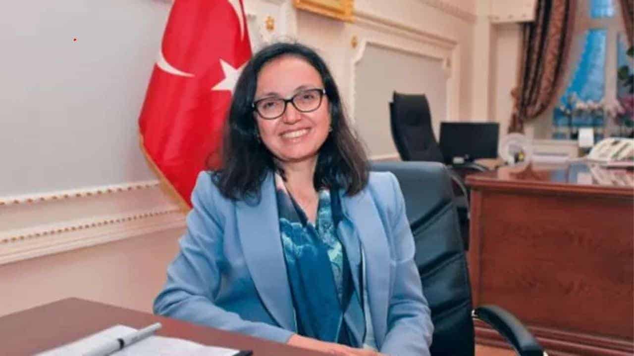 Kariyerinde Donanımlı Adımlar: Yalova Valisi Hülya Kaya’nın Yolculuğu