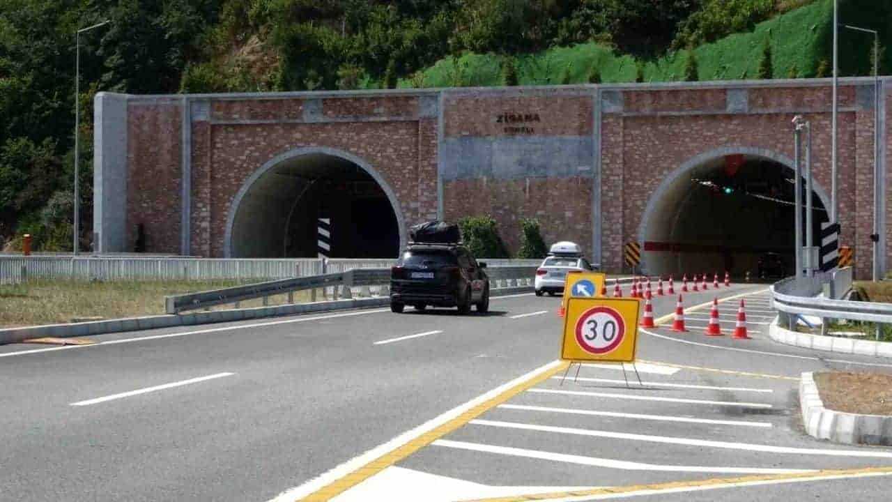Karadeniz’in Kalbini Düşündürmeden Geç: Zigana Tüneli’nden 600 Bin Araç Geçti