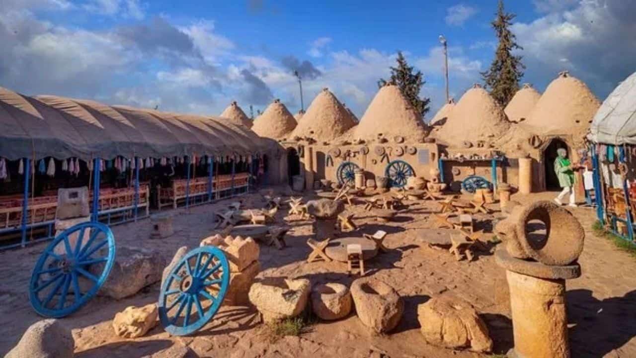 Harran Kümbet Evleri Manken Olga Potemkina'nın Hayranlık Dolu Ziyareti