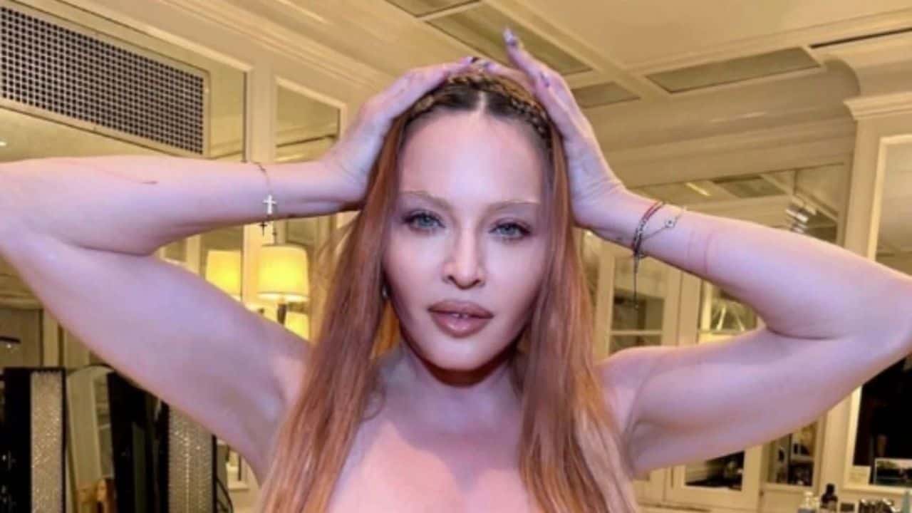 Madonna’nın Çıplak Halde Yemek Yediği Görüntüler Sosyal Medyada Tartışma Yarattı