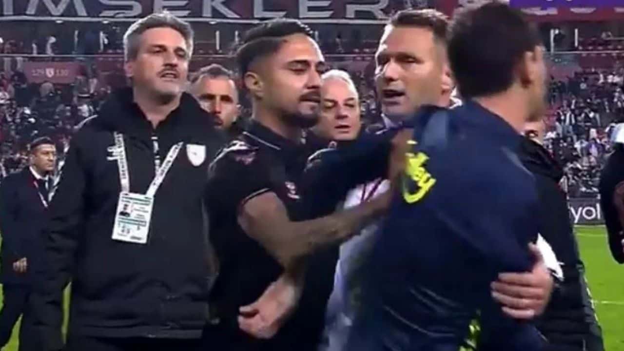Samsun’da Maç Sonunda Gerginlik: Mert Hakan Yandaş ve Zeki Yavru Arasında Tartışma