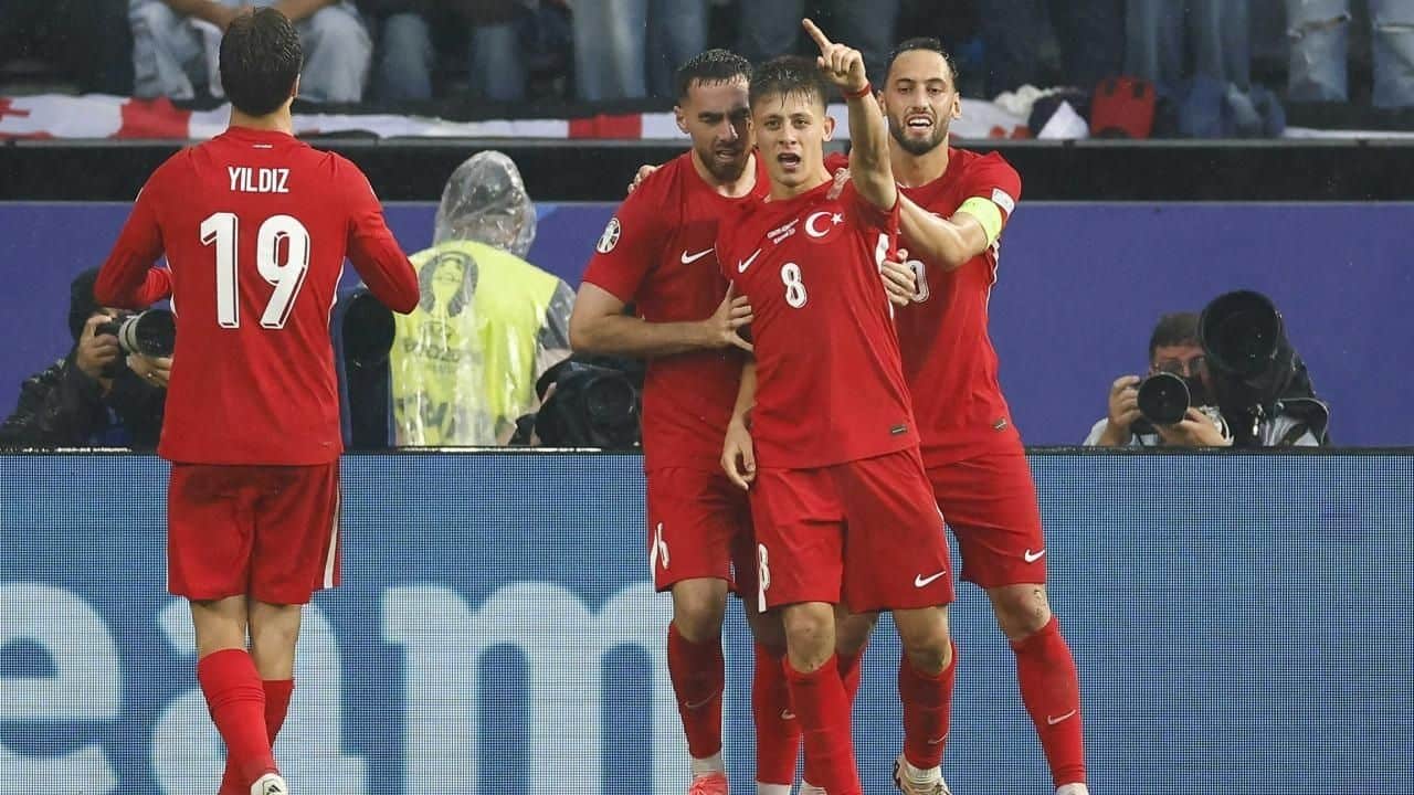 Türkiye - Karadağ Maçında İlk 15 Dakika Golsüz Beraberlik Devam Ediyor