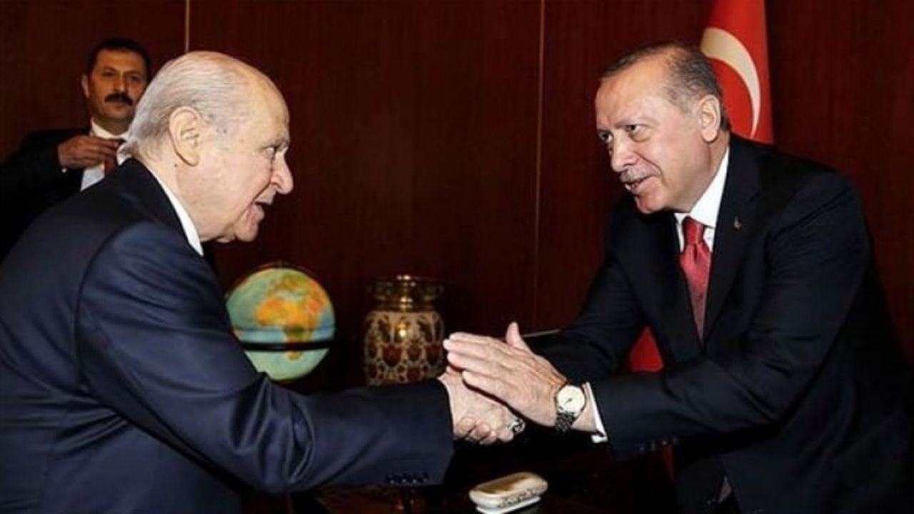 Mümtaz’er Türköne: Bahçeli, Erdoğan’ın Bileğini Masaya Yapıştırmak Üzere