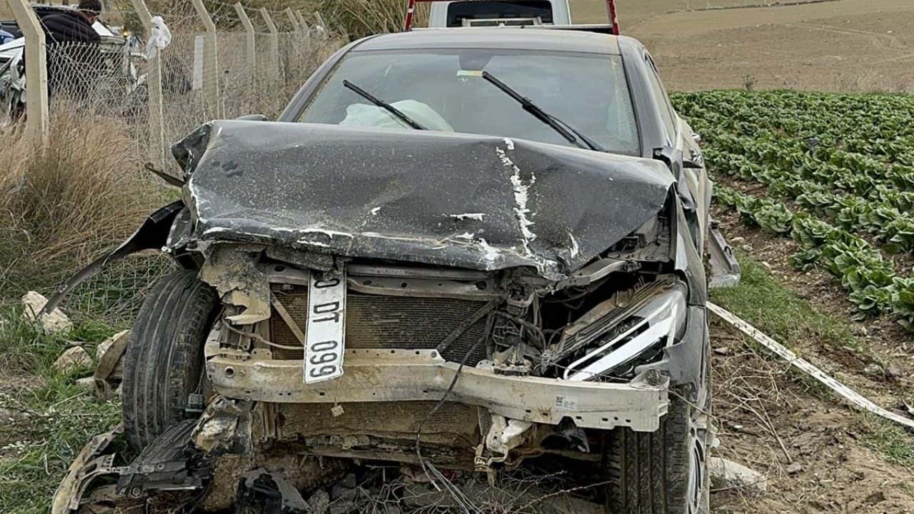 _Adana'da 14 Yaşındaki Çocuğun Kullandığı Araç Korkunç Kazaya Sebep Oldu 50 Yaşındaki Sürücü Hayatını Kaybetti