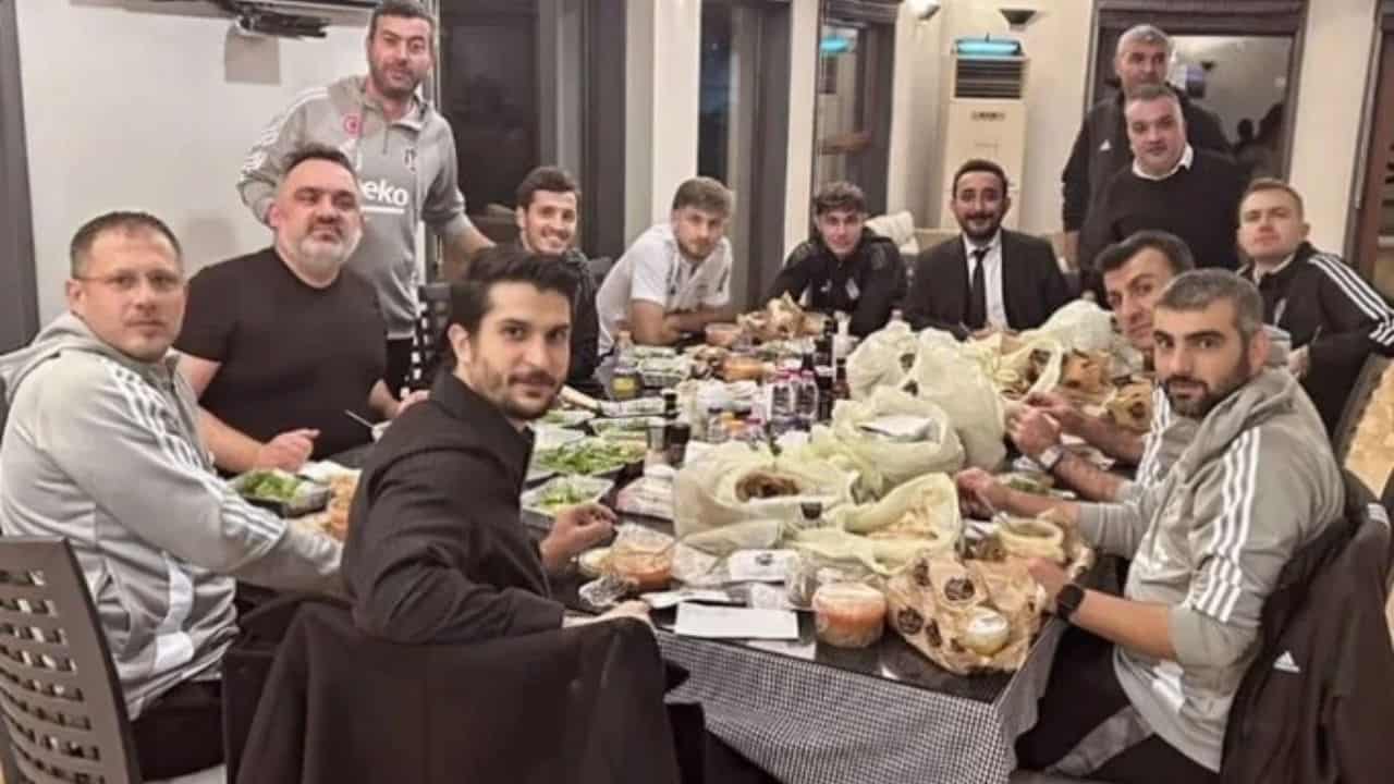 Beşiktaş Derbi Zaferini Ümraniye'de Kutladı!