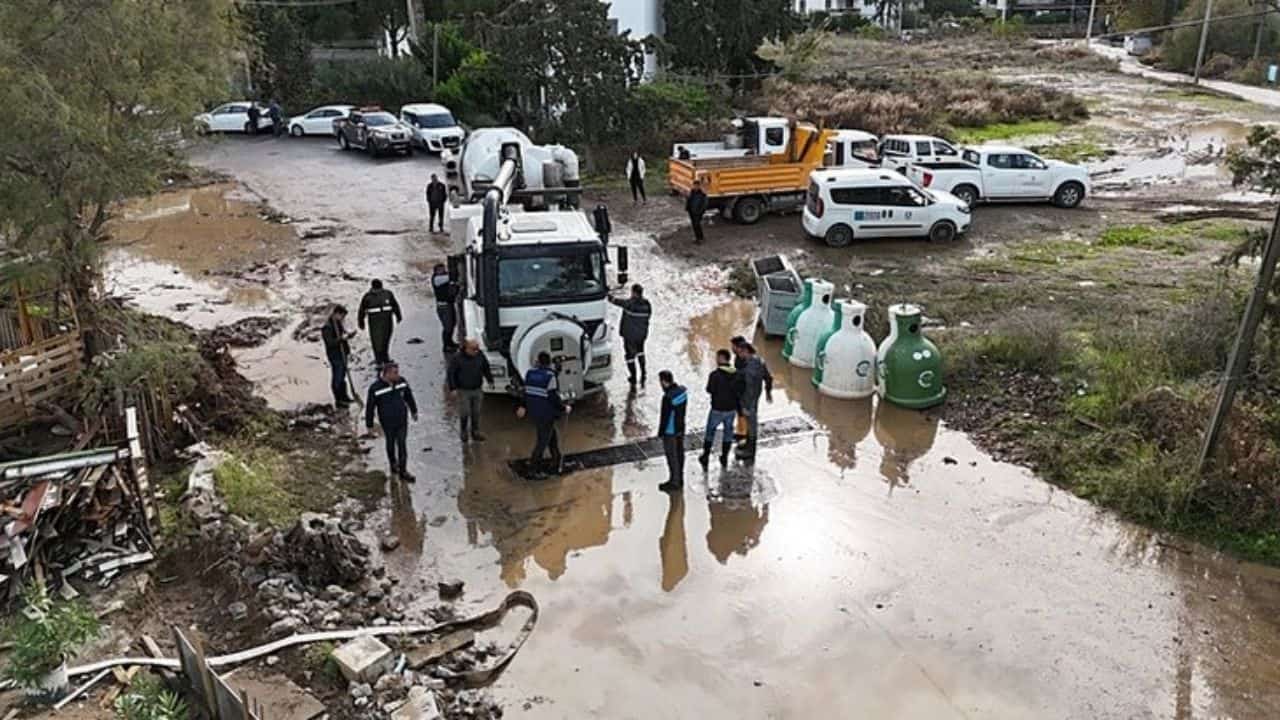 Bodrum’da Kuvvetli Sağanak Nedeniyle Evler ve Yollar Sular Altında Kaldı