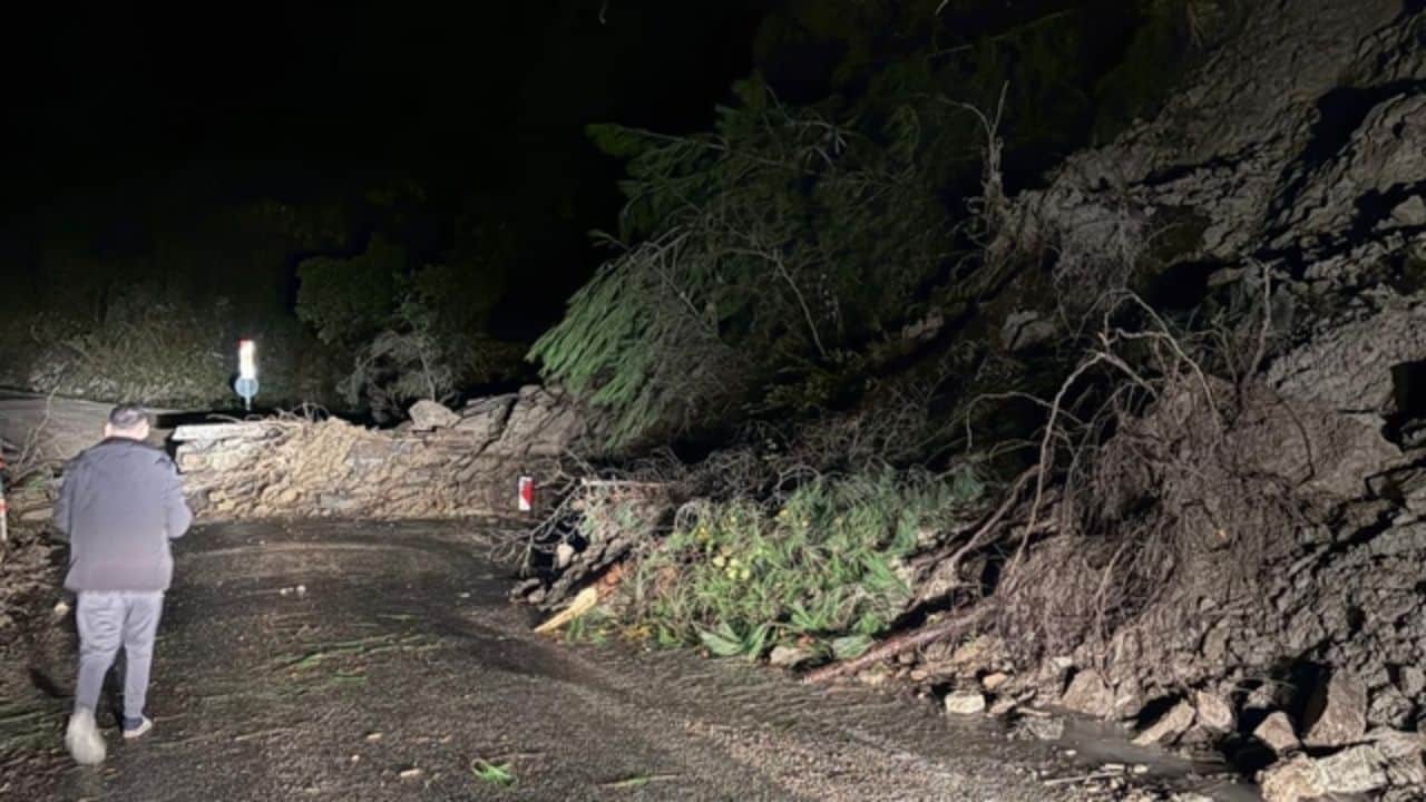 Kastamonu’da Heyelan Nedeniyle Sahil Yolu Ulaşıma Kapandı!