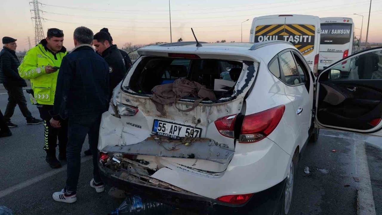 Samsun'da 5 Araçlı Zincirleme Trafik Kazası 2 Yaralı