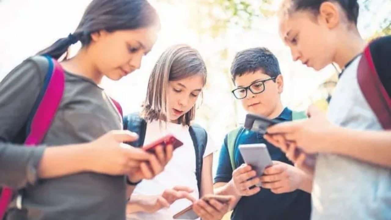 Sosyal Medya Kullanımında Yaş Sınırı Gündemde: Çocukları Dijital Tehditlerden Koruma Adımları