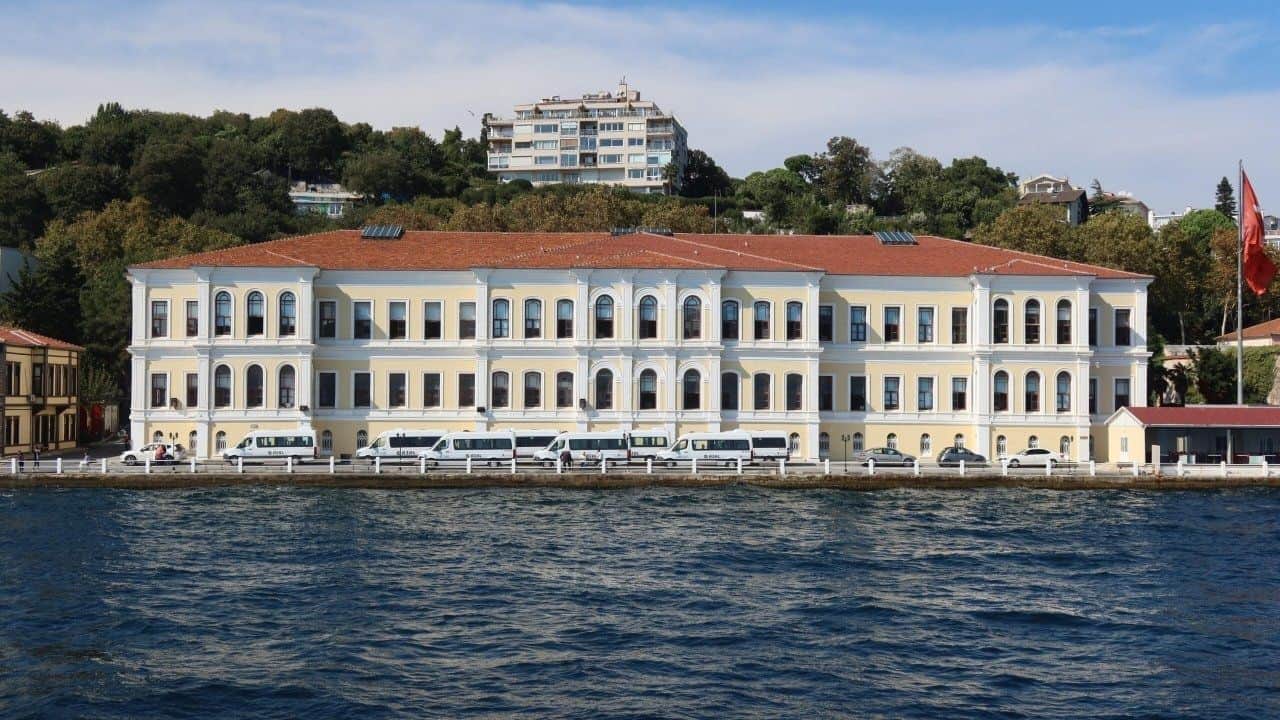 Türkiye’nin En Başarılı Liseleri 2024: İş Dünyasının Zirvesine Giden Yol