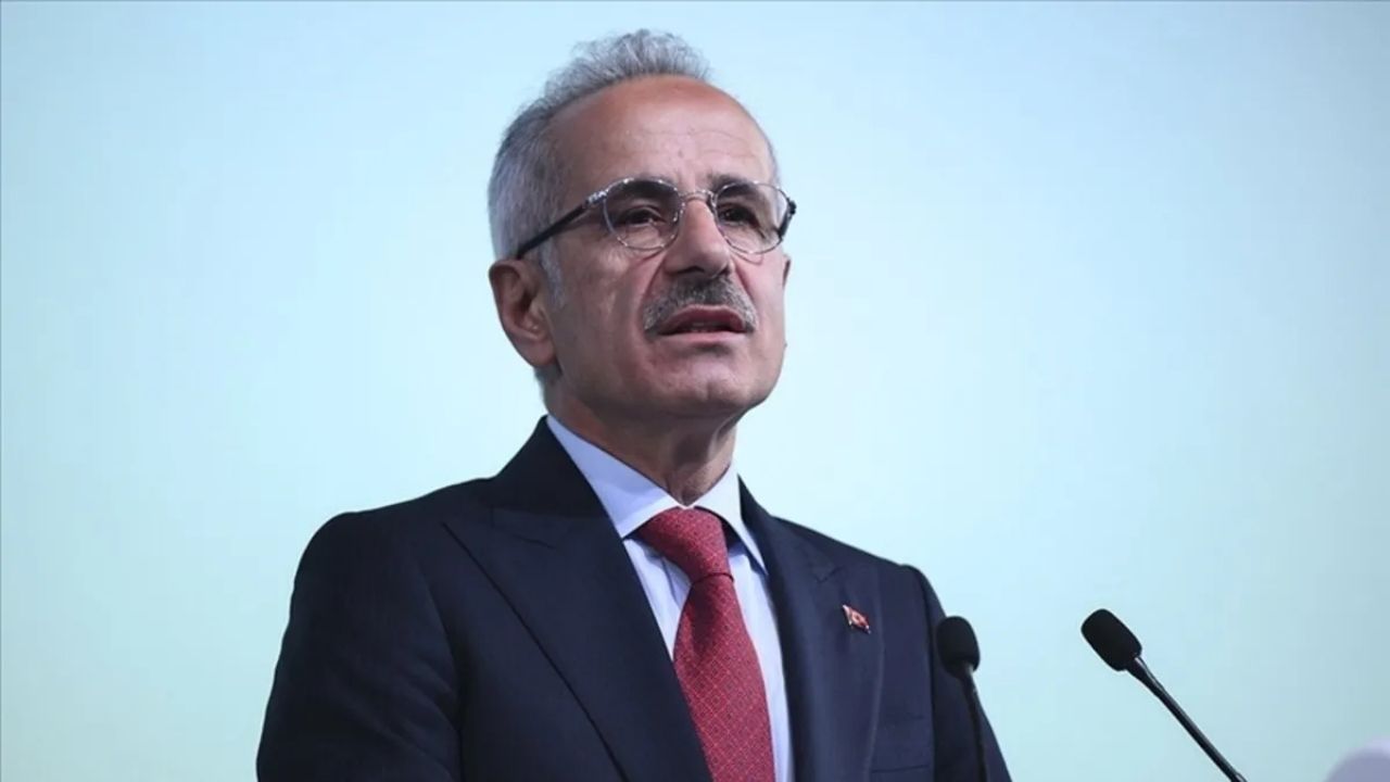 16 yaş altı İçin sosyal medya yasağı gündemde ulaştırma bakanı uraloğlu'ndan açıklama