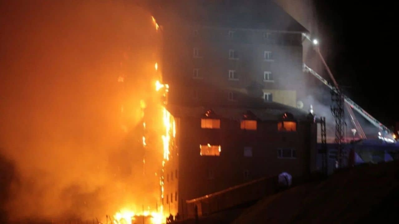 Bolu Kartalkaya Kayak Merkezi'ndeki Otel Yangını 66 Kişi Hayatını Kaybetti, 4 Gözaltı